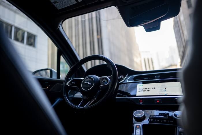 Waymo 车内视角